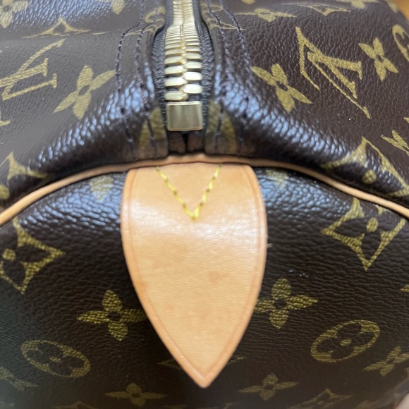 Loui Vuitton Travel Bag - Picture 9 of 11